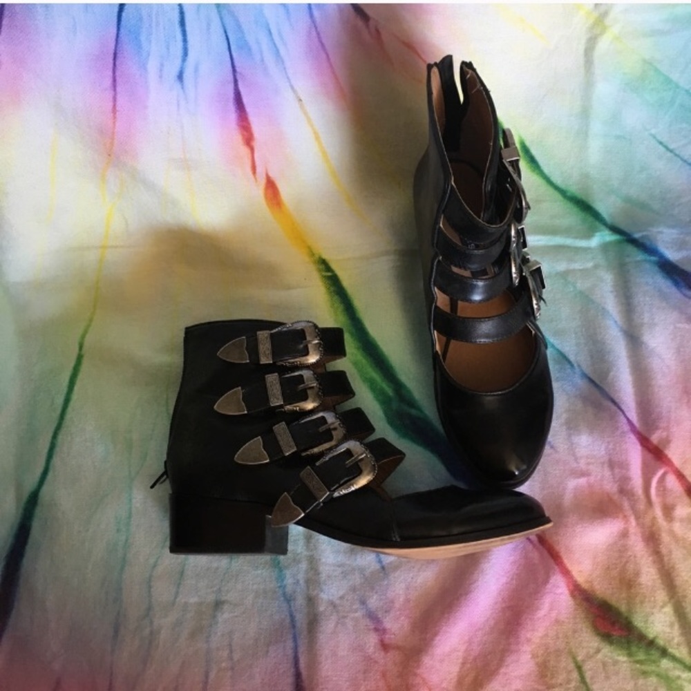 Zigi Soho Lifted Ankle Bootie. sz 8.